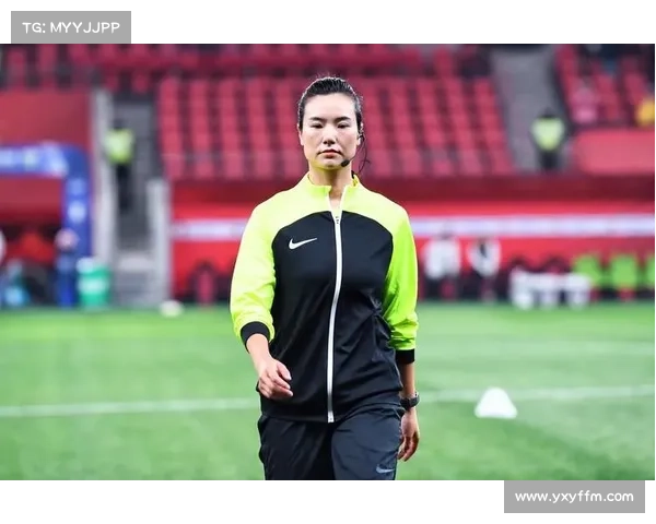 中超联赛首位女裁判谢丽君登场执裁 中超联赛首位女裁判谢丽君登场执裁